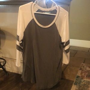 Maurice’s long sleeve jersey style shirt